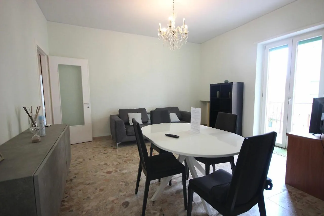 Apartment Case Vr Holiday Residenza 2 Di Picche Verona